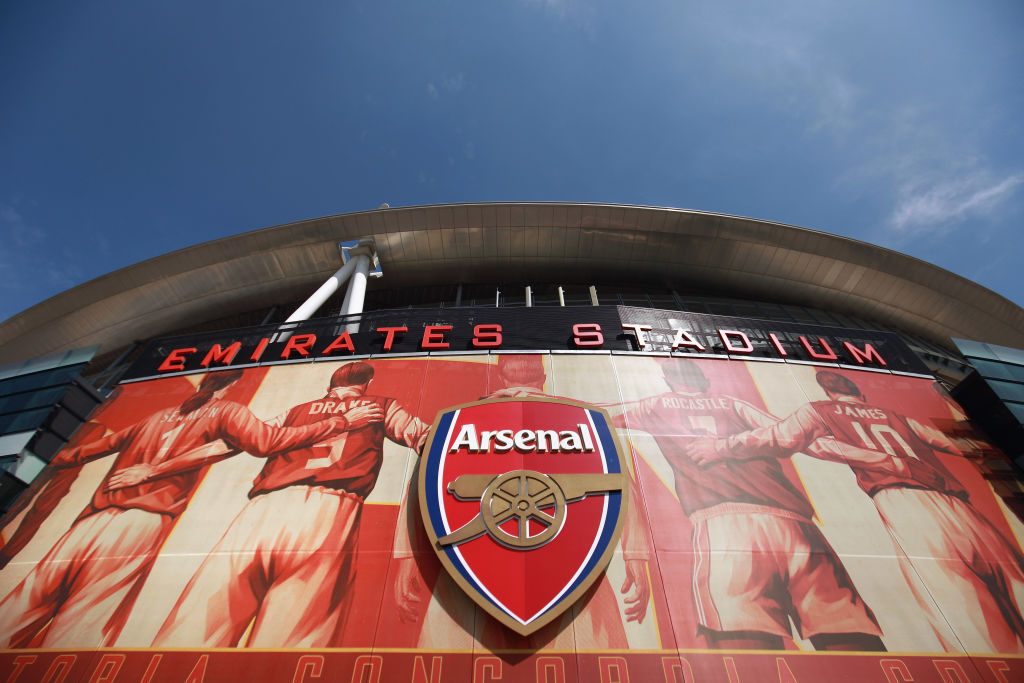 Årsagen er hysterisk: En livslang Arsenal-fan blev begravet i en Chelsea-trøje