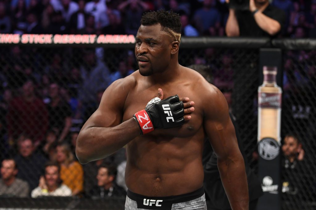 Francis Ngannou i forhandlinger med to boksestjerner