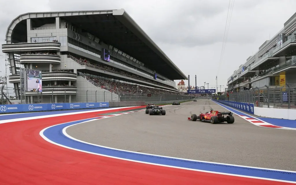 Omdiskuteret Formel 1-løb endnu ikke aflyst