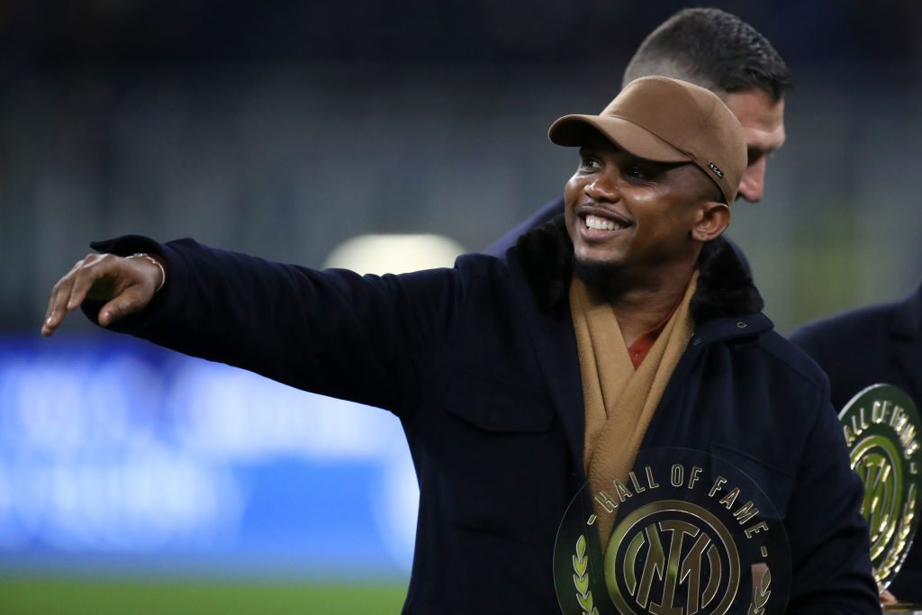 Samuel Eto’o gik amok: Fanget på video, da han sparkede fan