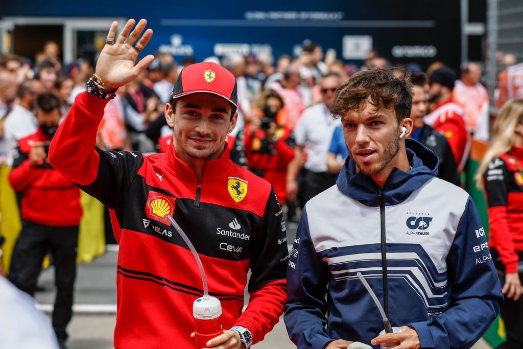 Chokerende episode: Formel 1-stjernes bil i flammer