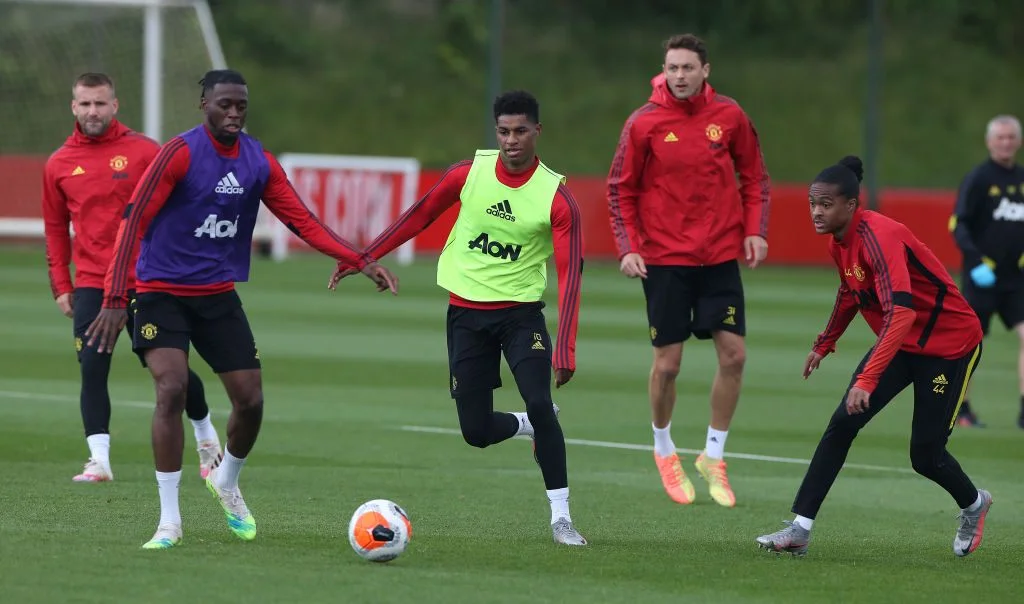 Manchester United-stjerne havde kniv for struben ved hjemmerøveri