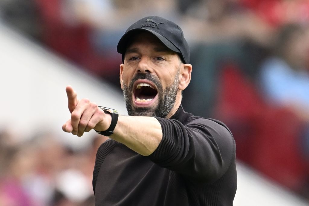 Efter uro i klubben: Ruud van Nistelrooy er færdig