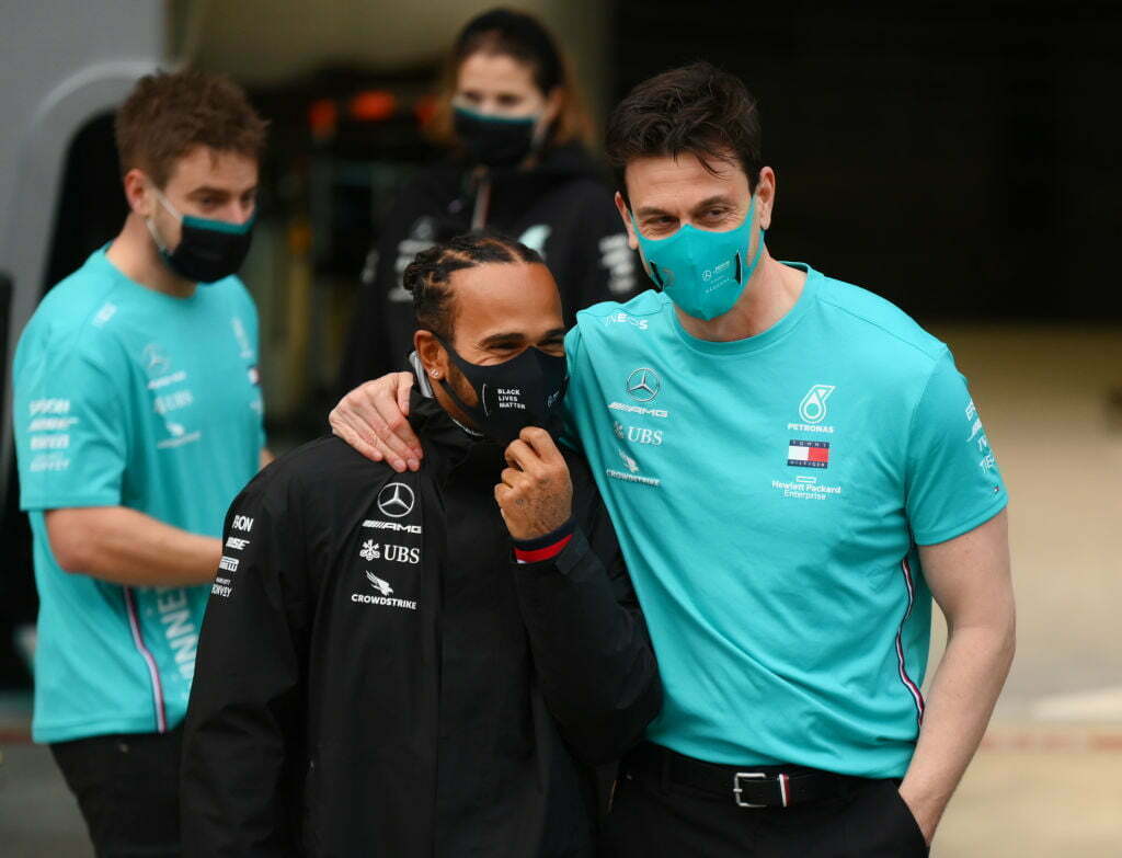 Toto taler ud om Hamilton-pension