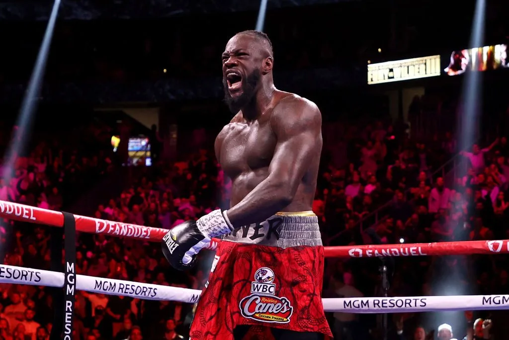 Deontay Wilder besejrer Robert Helenius med vild knockout