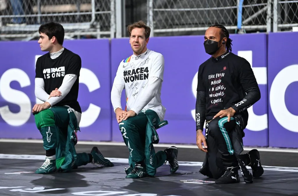 Sebastian Vettel sår tvivl om Lewis Hamiltons Formel 1-fremtid