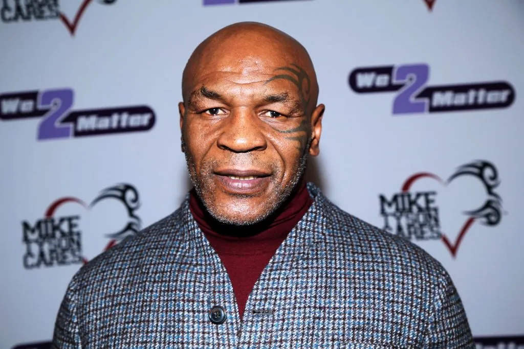 Mike Tyson afslører: Fandt ekskonen i sengen med Brad Pitt