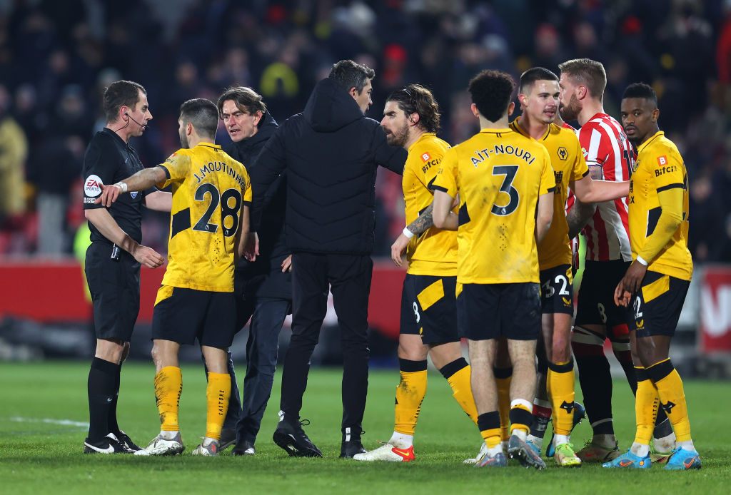 Premier League-træner sigtet i sag