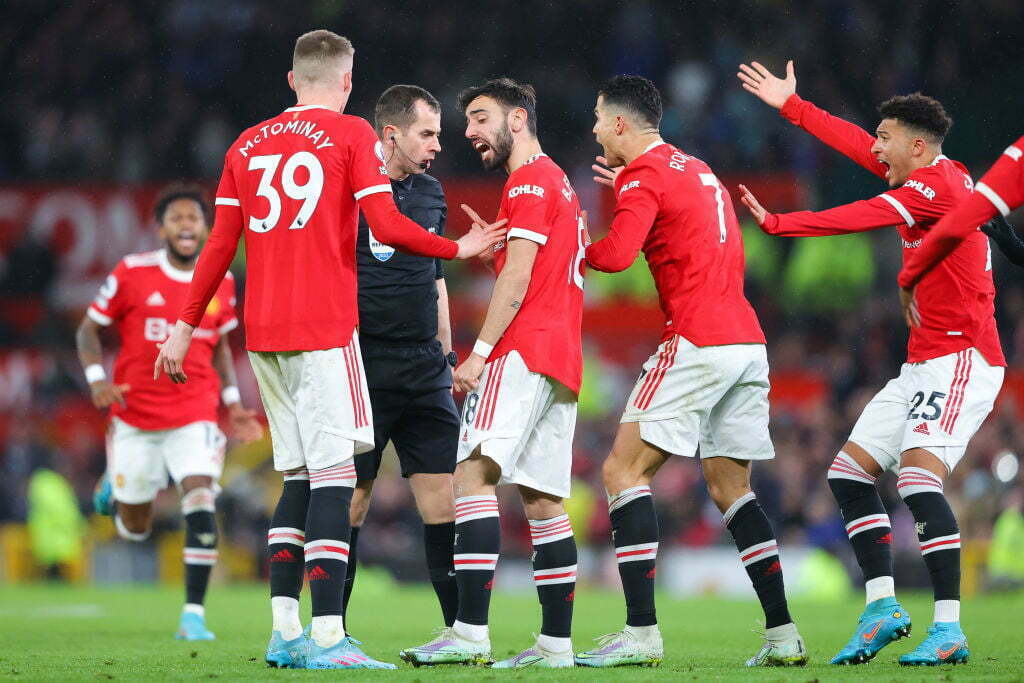Medie: Tre budgivere afgiver forbedrede bud på Manchester United