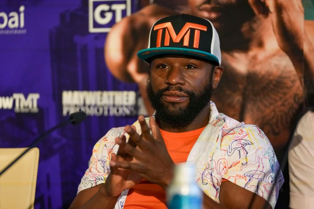 Floyd Mayweather har udfordret pensioneret bokser