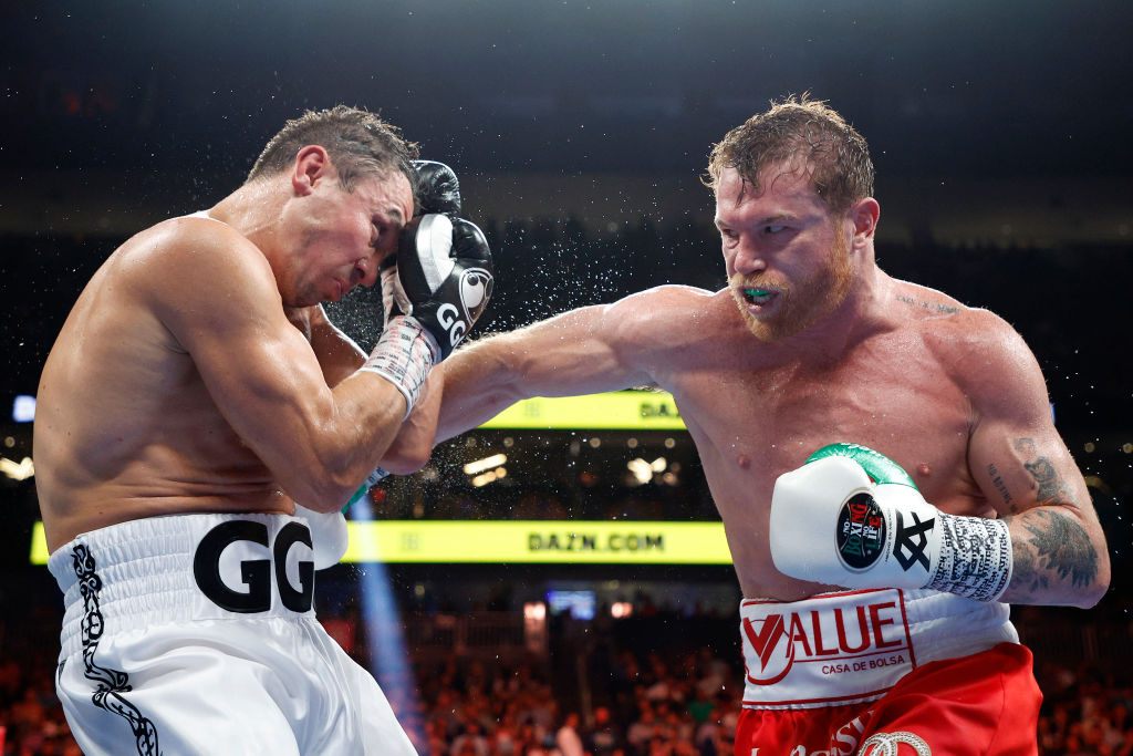 Efter Messi-trussel: Nu bliver Canelo truet af bokselegende
