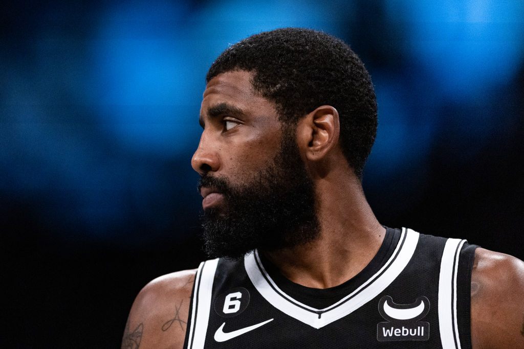 Kyrie Irving droppet af Nike