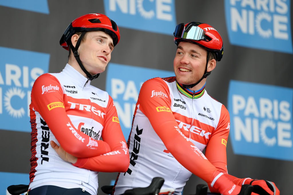 Mads Pedersen og Mattias Skjelmose i stor triumf – men hvad der skete kort efter starten løber med alt opmærksomheden
