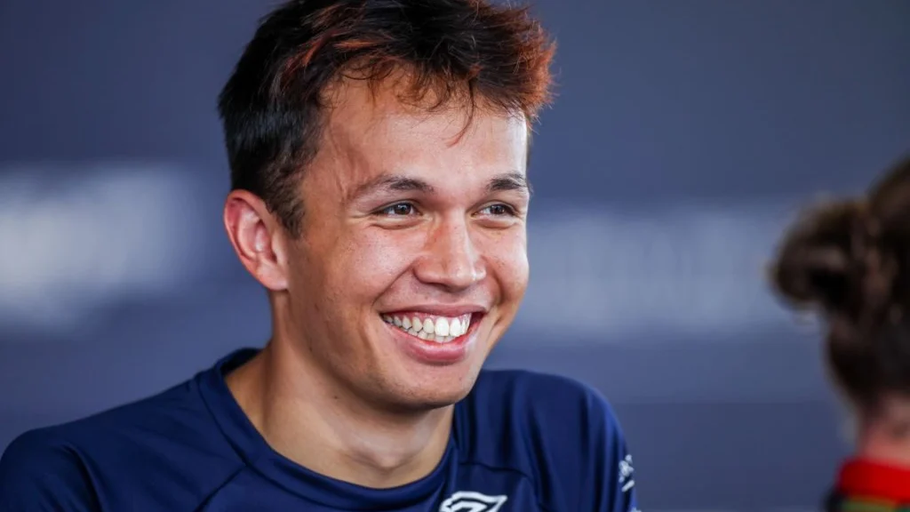 Alex Albon melder ud om fremtiden efter Mercedes og Red Bull rygter