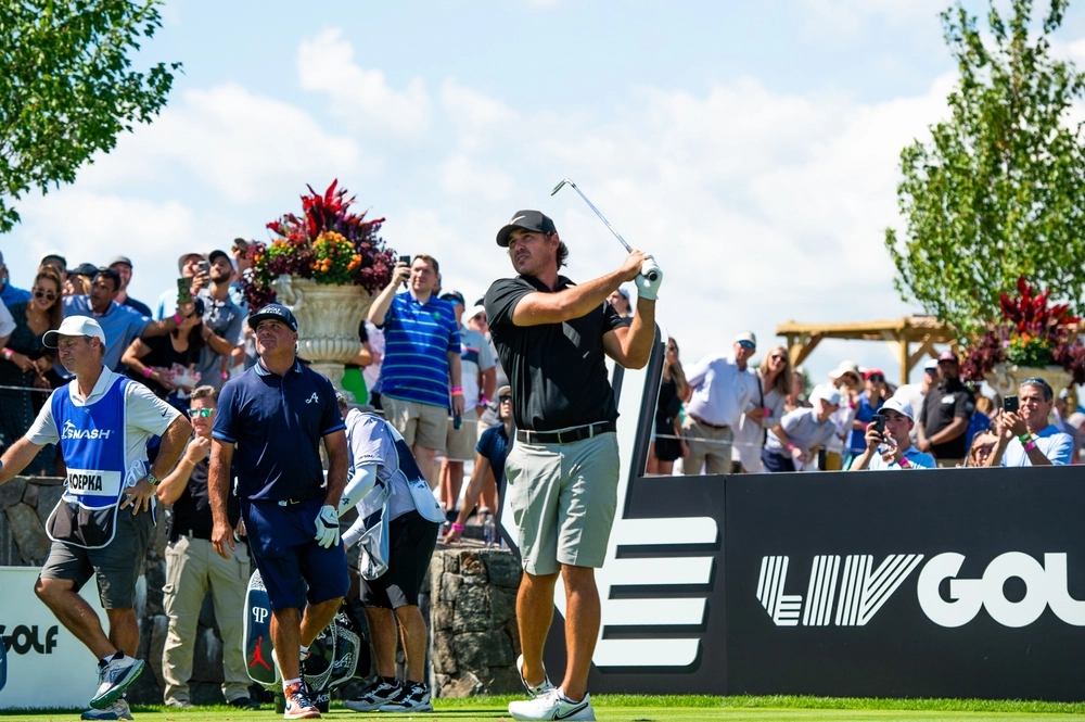 Brooks Koepka i ophedet diskussion med golfstjerne