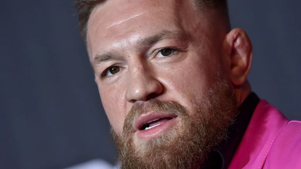 Conor McGregor melder ud efter aflyst comeback