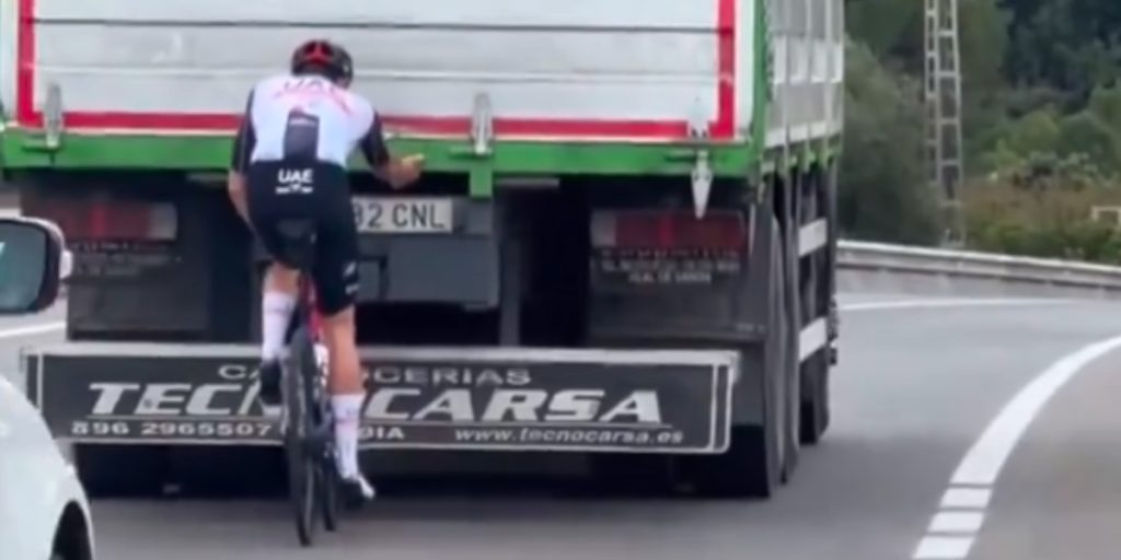 Professionel cykelrytter i modvind efter video: Hans egen teamchef langer ud