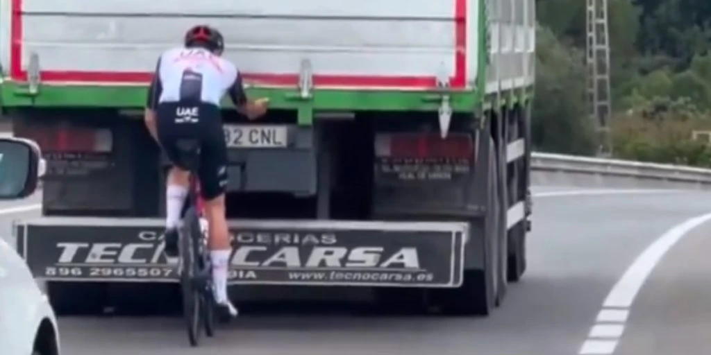 Professionel cykelrytter i modvind efter video: Hans egen teamchef langer ud