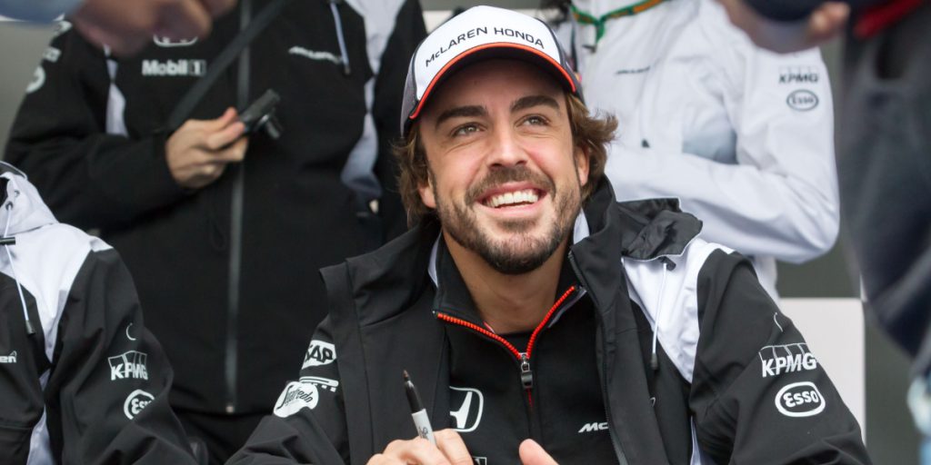 Max Verstappen rygtes til Aston Martin: Fernando Alonso bryder tavsheden