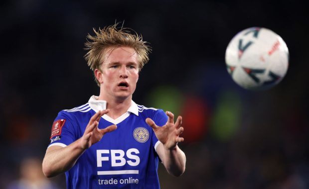 Nu er det officielt: Victor Kristiansen forlader Leicester
