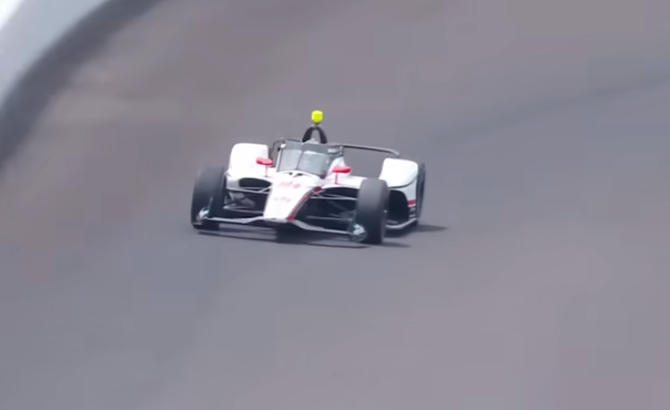 Video: IndyCar-debutant flyver gennem luften under spektakulært crash