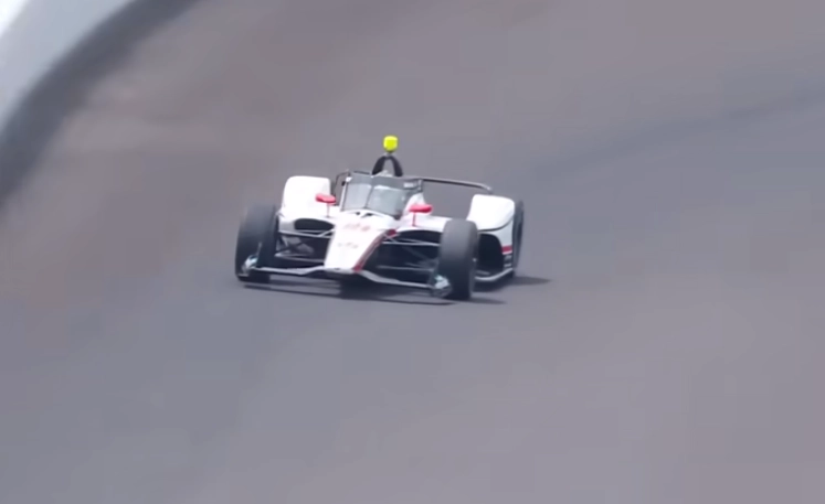 Video: IndyCar-debutant flyver gennem luften under spektakulært crash