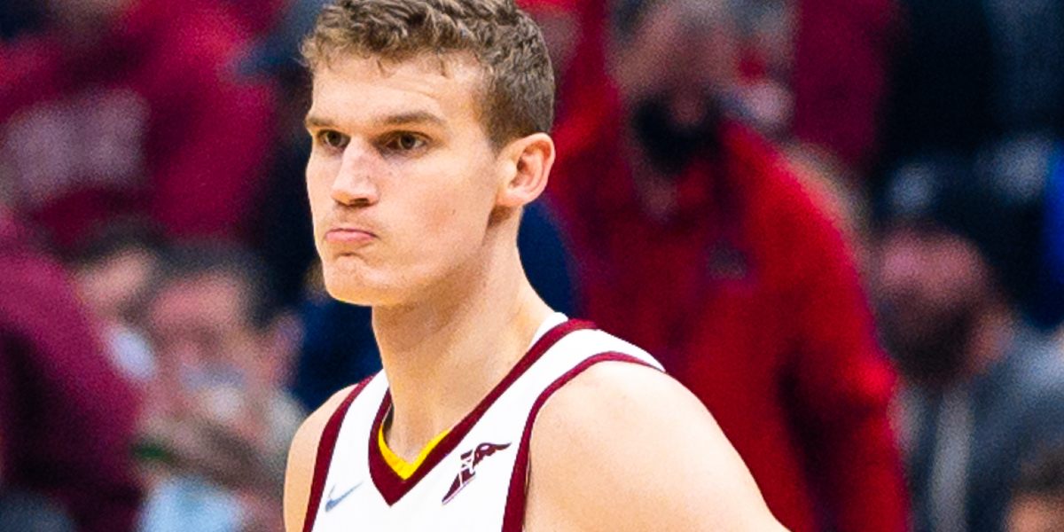 Tjener over 100 millioner om året i NBA: Nu skal han i hæren