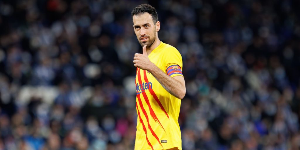 Barcelona sportsdirektør Deco nævner 3 spillere til at erstatte Sergio Busquets