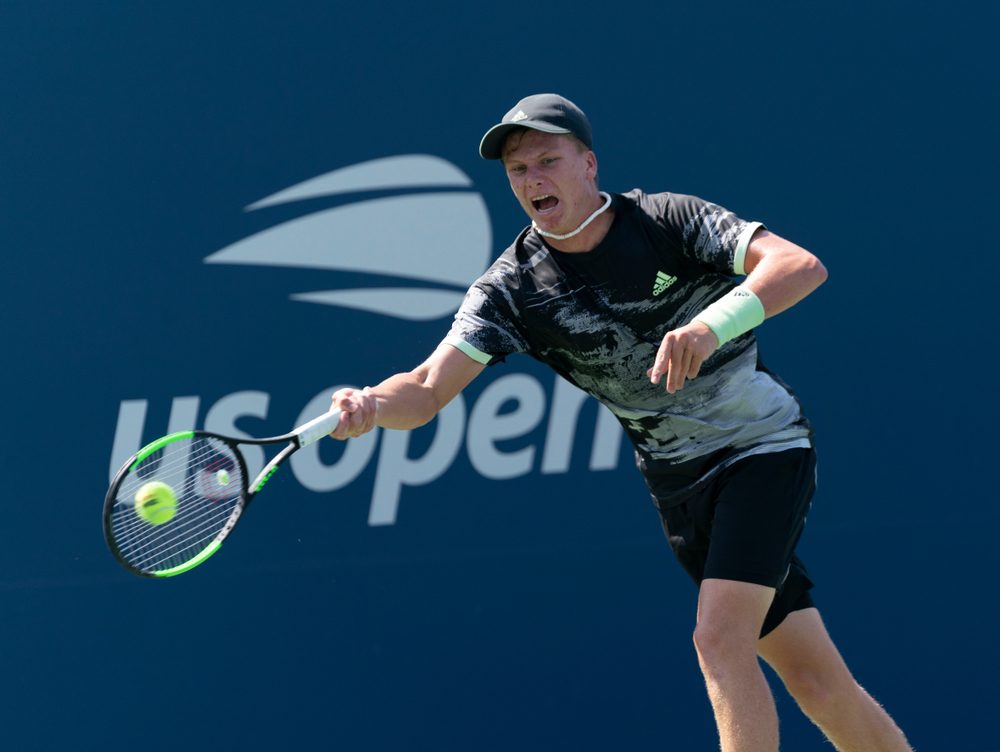 Kendt tennisspiller får langvarig suspendering efter overtrædelse af dopingregler