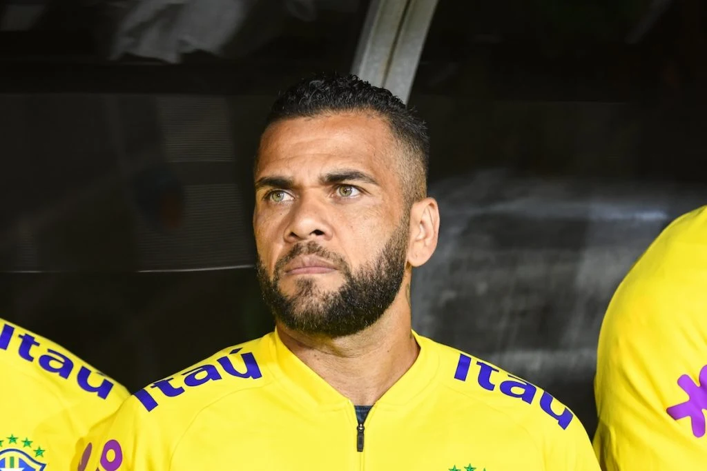 Dani Alves frataget særlig titel