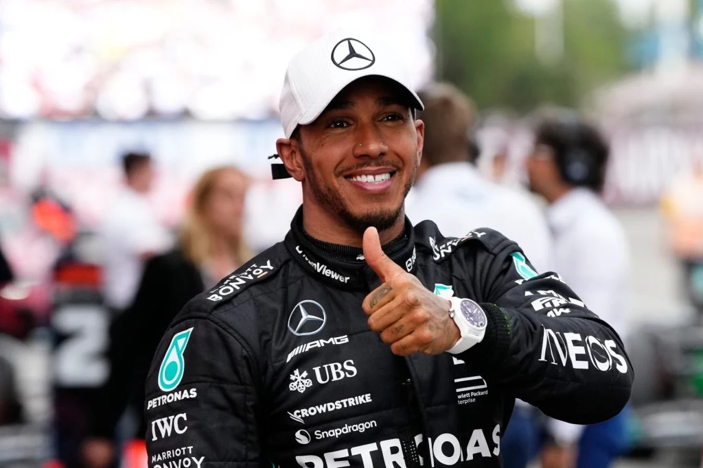 Lewis Hamilton sætter tempoet i Bahrain: Ferrari viser tidlig styrke