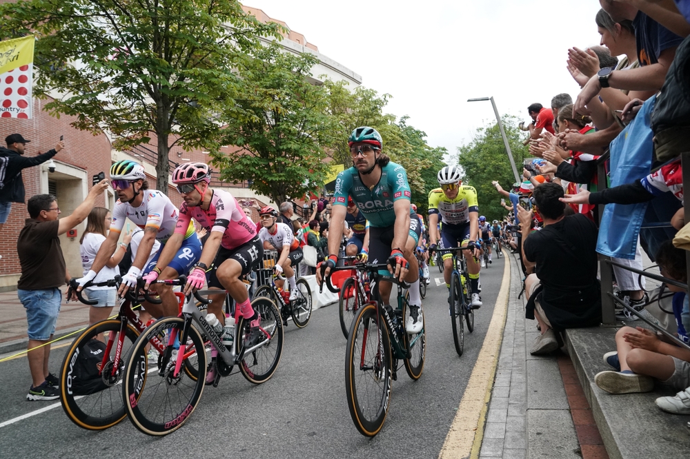 Red Bull køber stort cykelhold