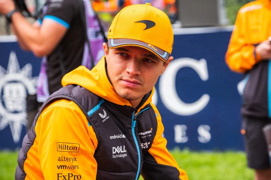 Lando Norris taler ud om konkurrencen mod Oscar Piastri: “Jeg presser ham”