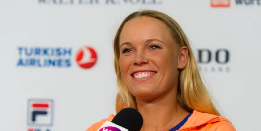 Rygterne svirrer om Caroline Wozniacki: Nu sætter Holger Rune ord på