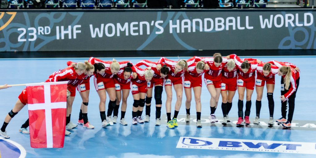 Stor profil ude inden aftenens kamp mellem Danmark og Rumænien