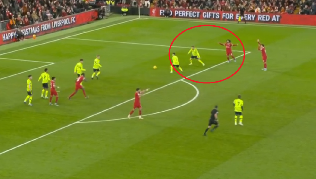 Så du det? Bliver Liverpool snydt for straffespark mod Arsenal her?