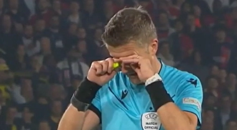 Derfor brød dommeren ud i gråd, da han fløjtede kampen mellem Dortmund og PSG af