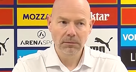 Brian Riemer taler ud efter Schmeichel-drama: ”Så længe, jeg har nøglerne, så er…”