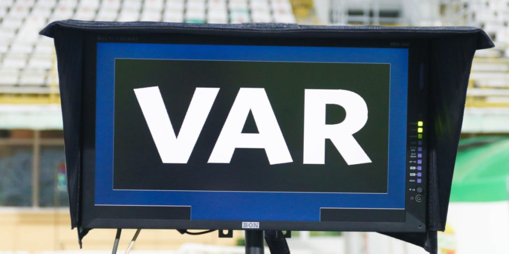 FIFA vil indføre nyt VAR-system: Indfører ‘Challenges’ til trænerne
