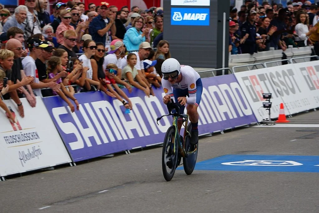 Kort efter 19-årig cykelrytters død: Nu stiller storebroren til start i Vuelta a España