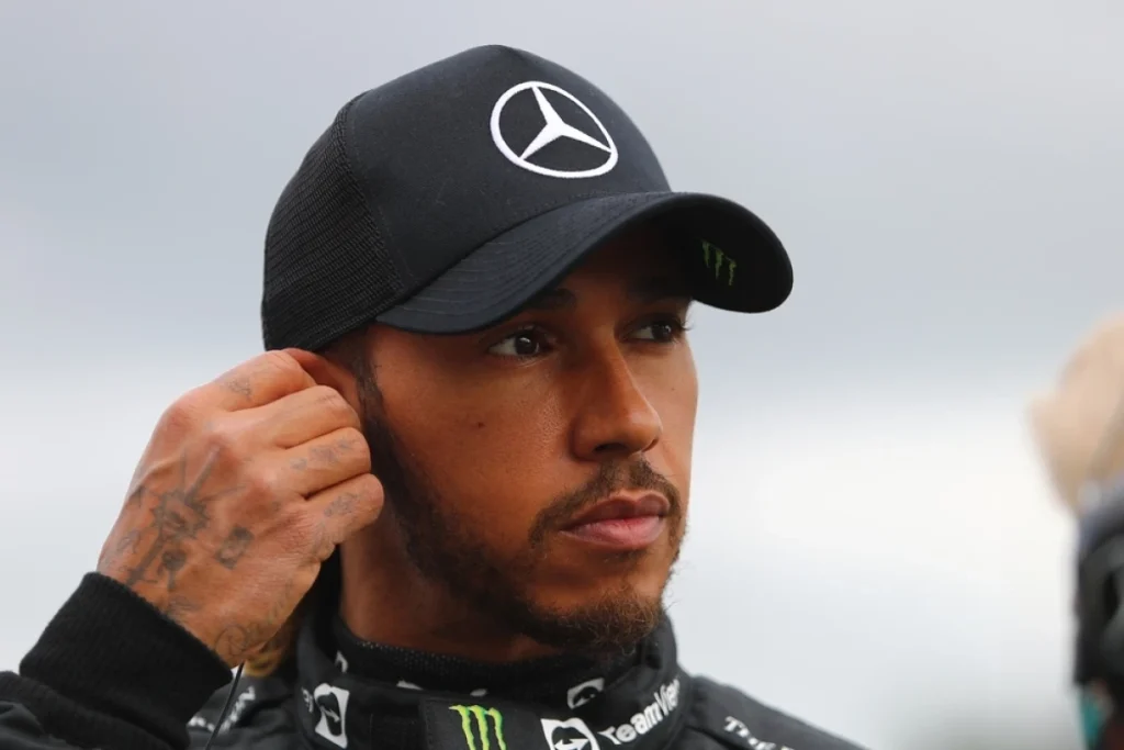 Lewis Hamilton vil 'skrue op for varmen': Klar melding til Ferrari inden hjemmebaneløb