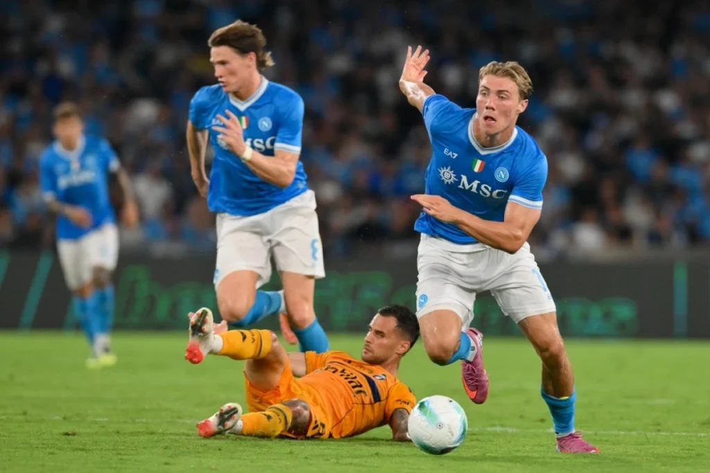 Napoli bekræfter: Rasmus Højlund-holdkammerat skal opereres for hjerteproblemer