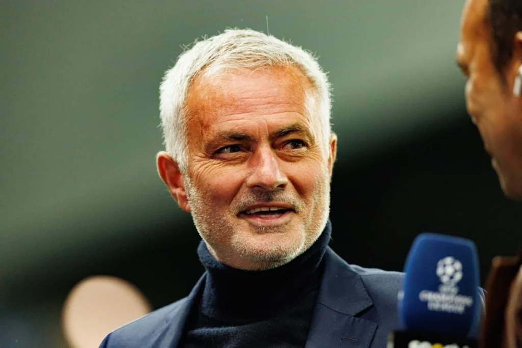Mourinho afslører privat besked til Vinicius efter Bernabéu-buhen