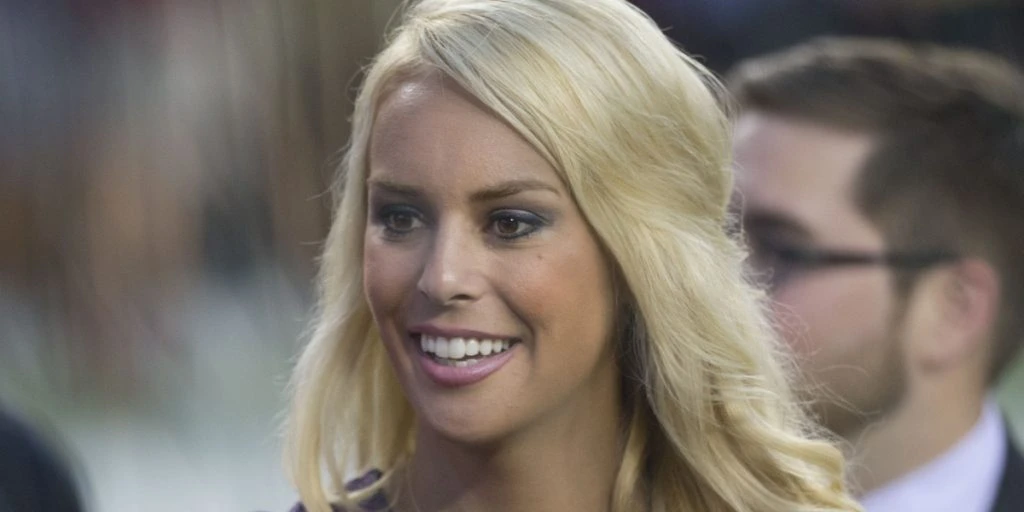 Britt McHenry på video i NBA: Trump-embedsmand kastede drink efter fan