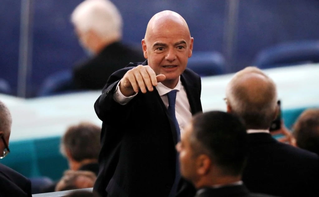 Manchester City-sagen tager ny drejning: Nu peges der på Gianni Infantino